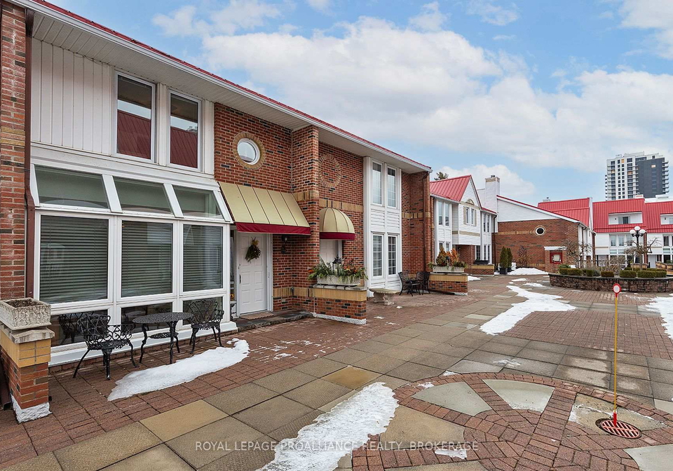 1-place-darmes-kingston-ontario-x12698436