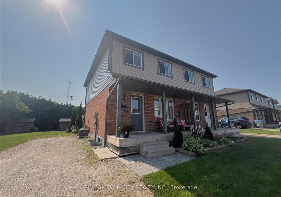 610-salisbury-avenue-s-north-perth-ontario-x12701208