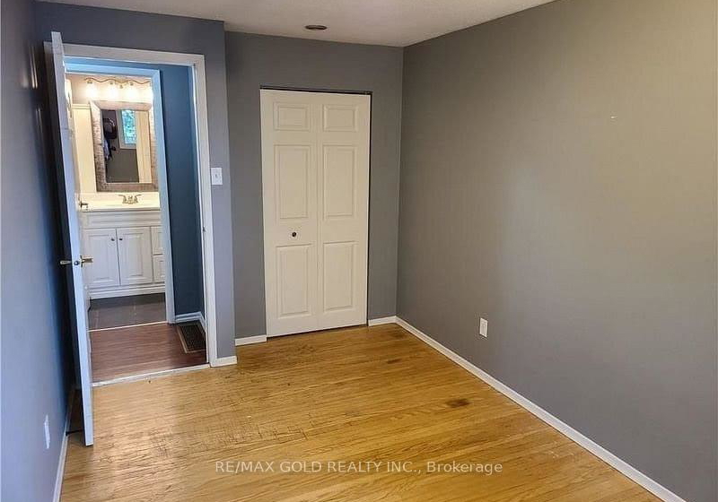 75-pepperwood-crescent-kitchener-ontario-x12701322