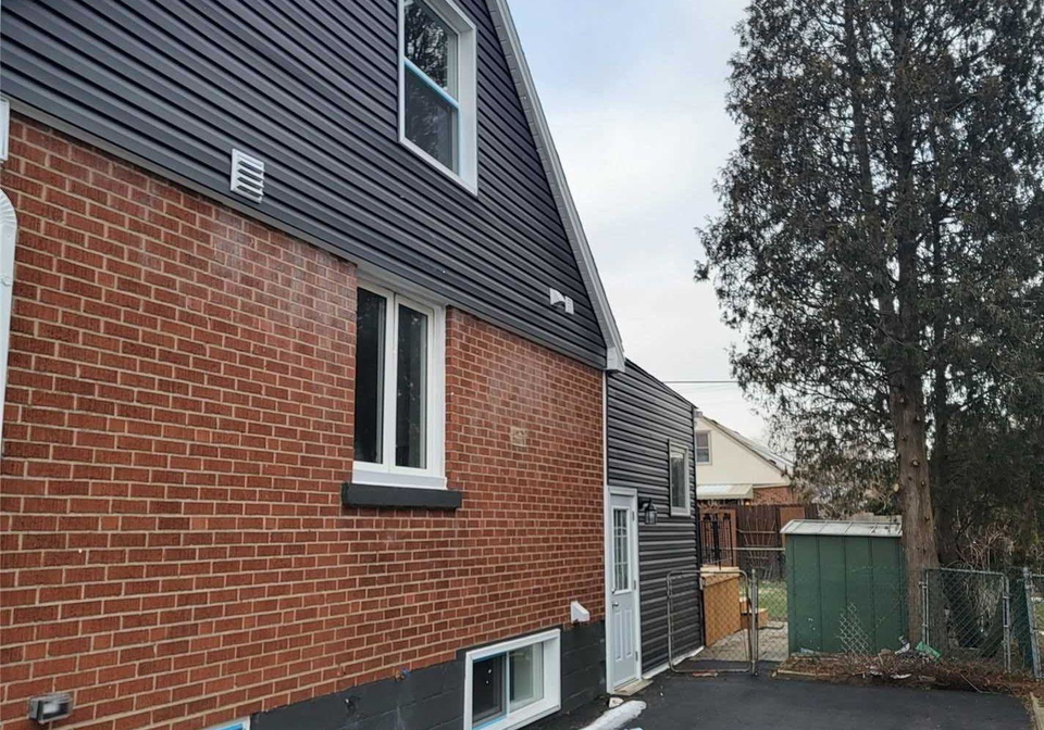 108-adair-avenue-s-hamilton-ontario-x12701888