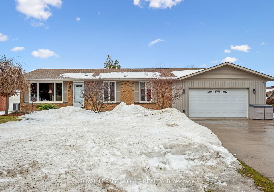 3972-burns-street-perth-east-ontario-x12702116