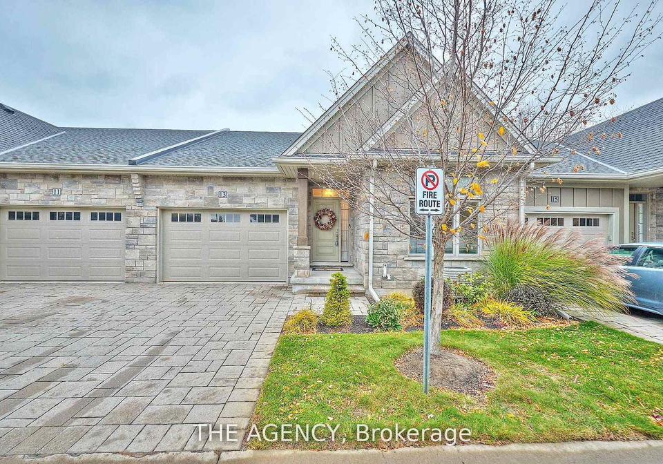 13-jacob-common-st-catharines-ontario-x12704860