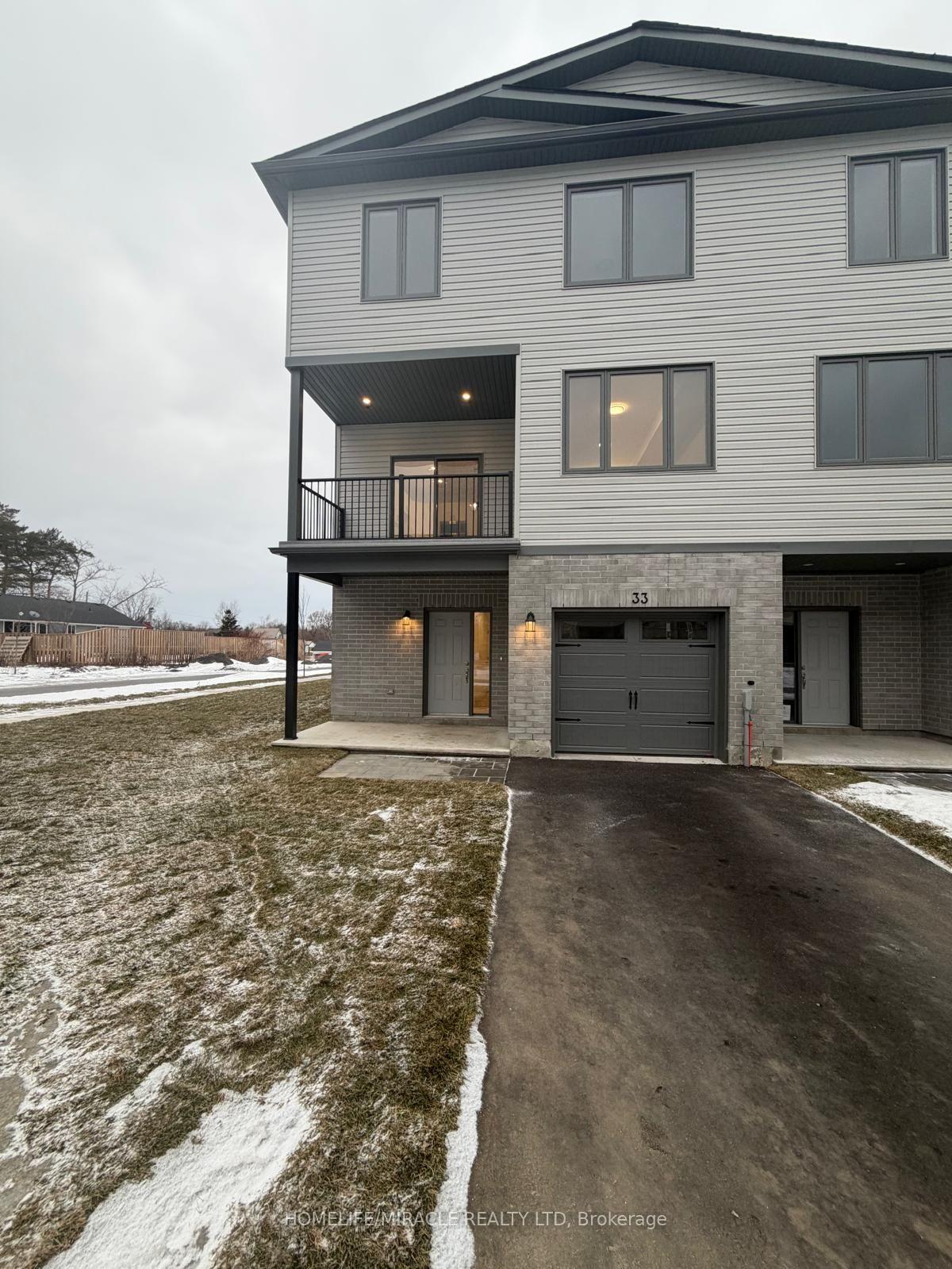33-evans-street-prince-edward-county-ontario-x12705920