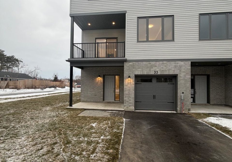 33-evans-street-prince-edward-county-ontario-x12705920