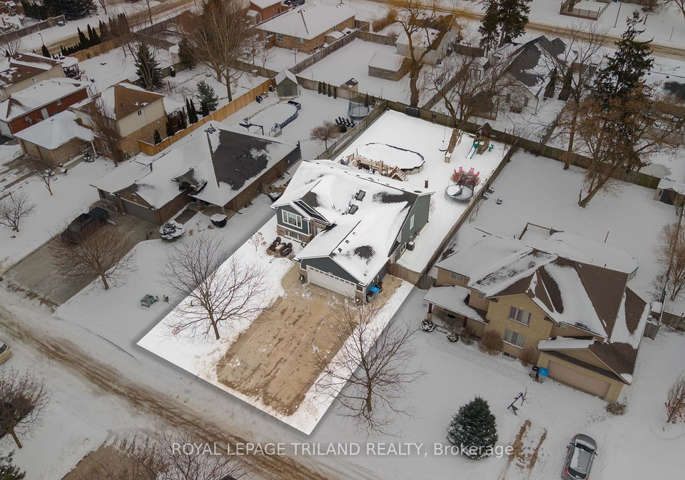 42-fieldstone-crescent-middlesex-centre-ontario-x12708346