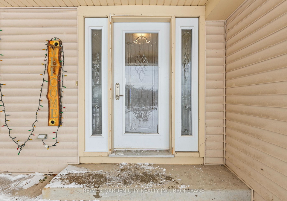 10moffatt-street-st-catharines-ontario-x12709894