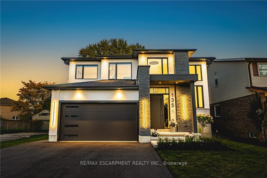 135-eleanor-avenue-hamilton-ontario-x12710186