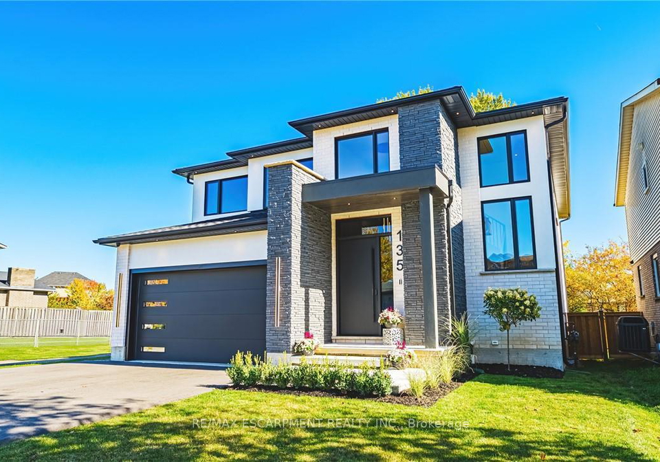 135-eleanor-avenue-hamilton-ontario-x12710186