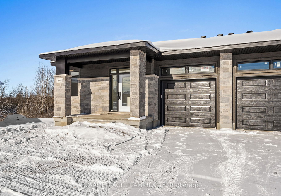 1104-moore-street-brockville-ontario-x12710758