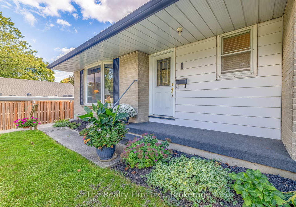 1-earlscourt-crescent-woodstock-ontario-x12712258