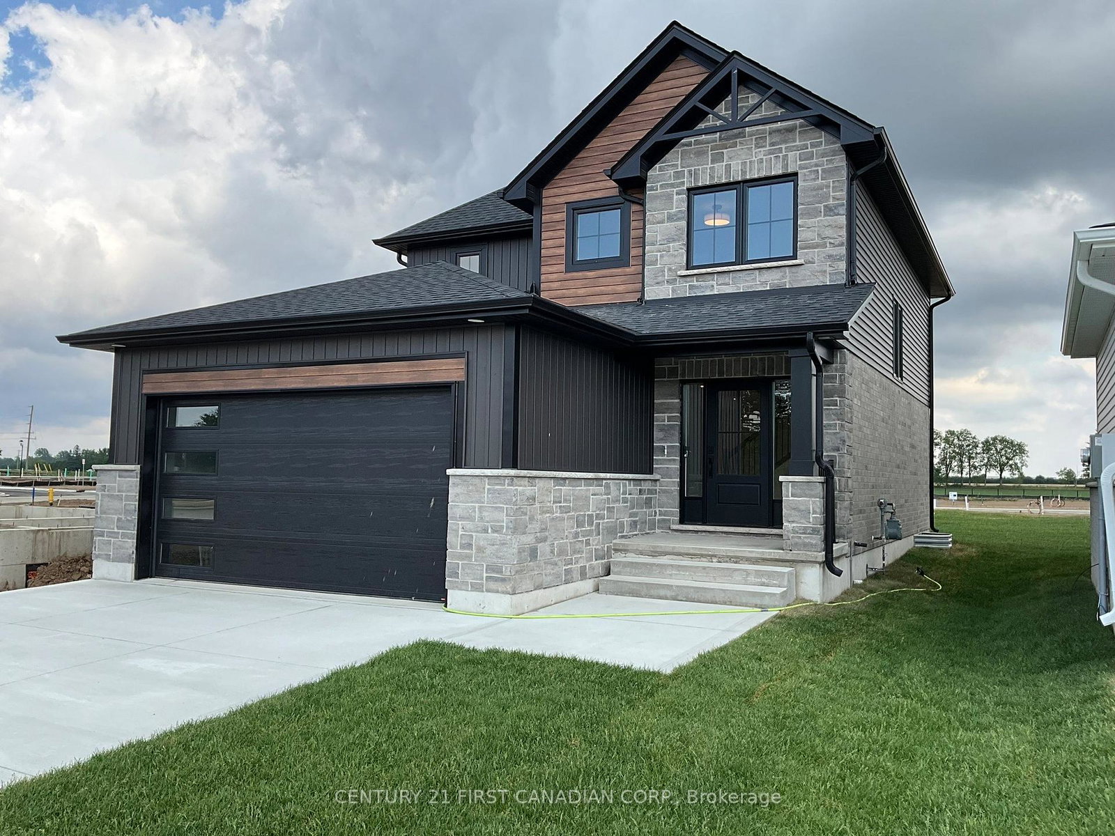 5-doerr-court-north-middlesex-ontario-x12713680