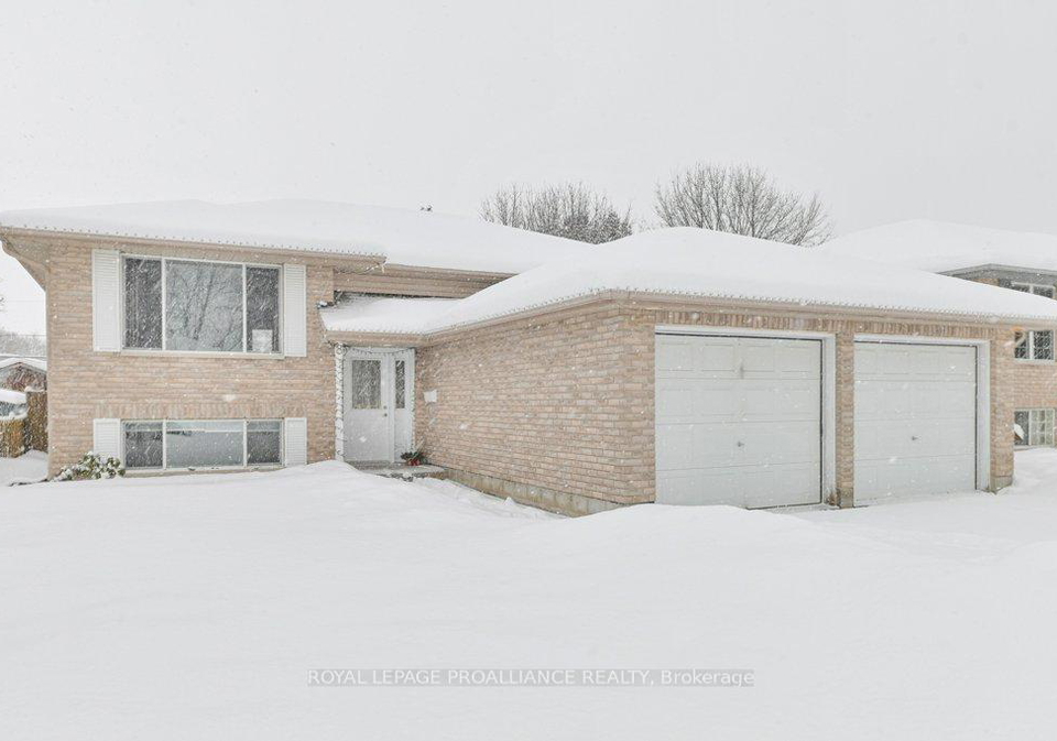 8-gilmour-court-quinte-west-ontario-x12713772