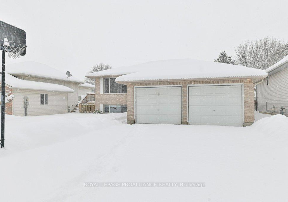 8-gilmour-court-quinte-west-ontario-x12713772