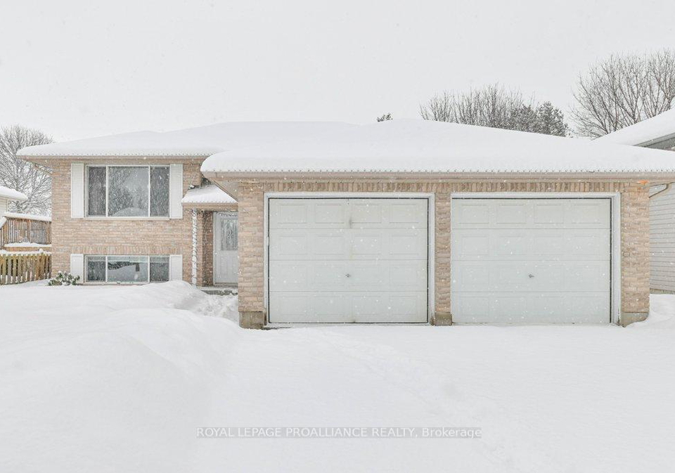8-gilmour-court-quinte-west-ontario-x12713772