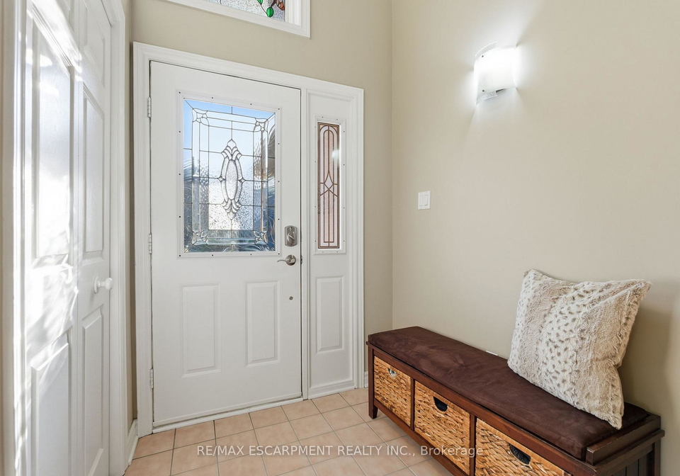 13-colonial-crescent-grimsby-ontario-x12714170