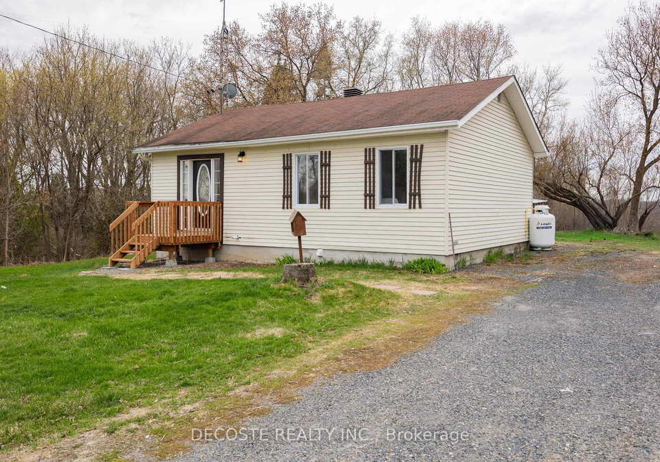1886-dalkeith-road-north-glengarry-ontario-x12720700