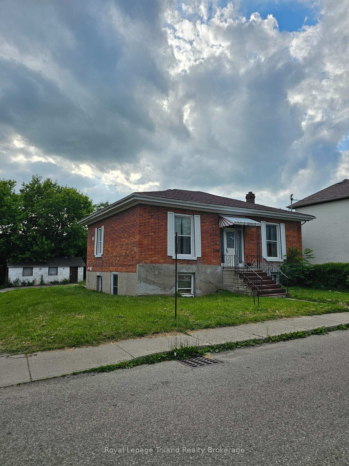 18-chapel-street-woodstock-ontario-x12722500