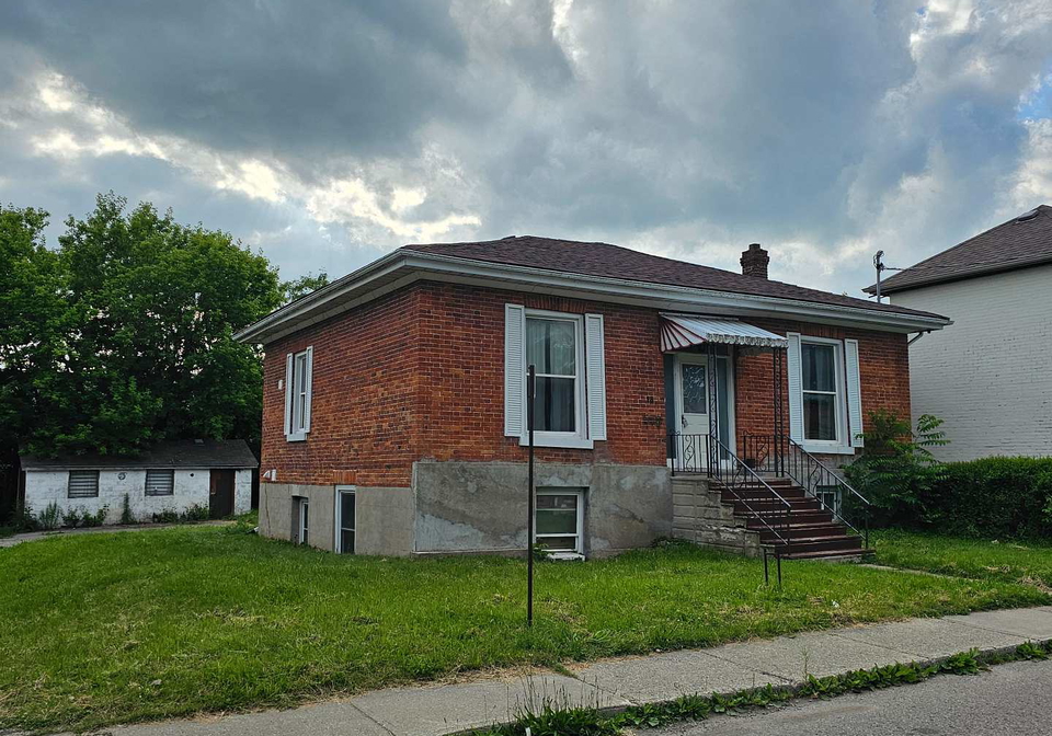 18-chapel-street-woodstock-ontario-x12722500