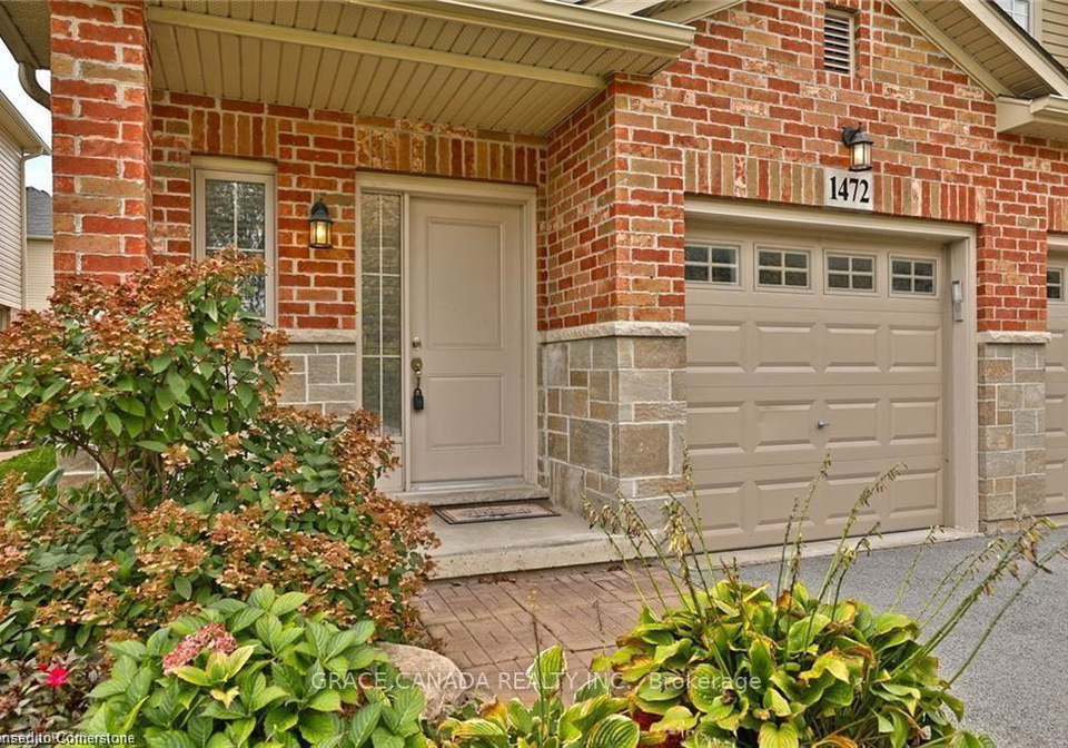 1472-baseline-road-hamilton-ontario-x12724320