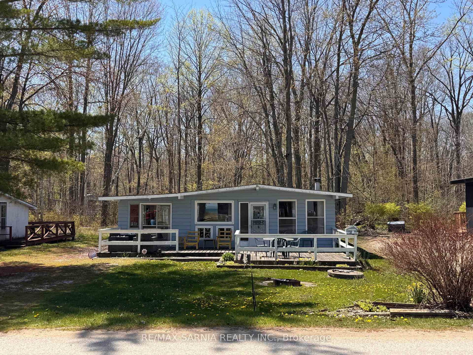 9924-lake-road-lambton-shores-ontario-x12725572