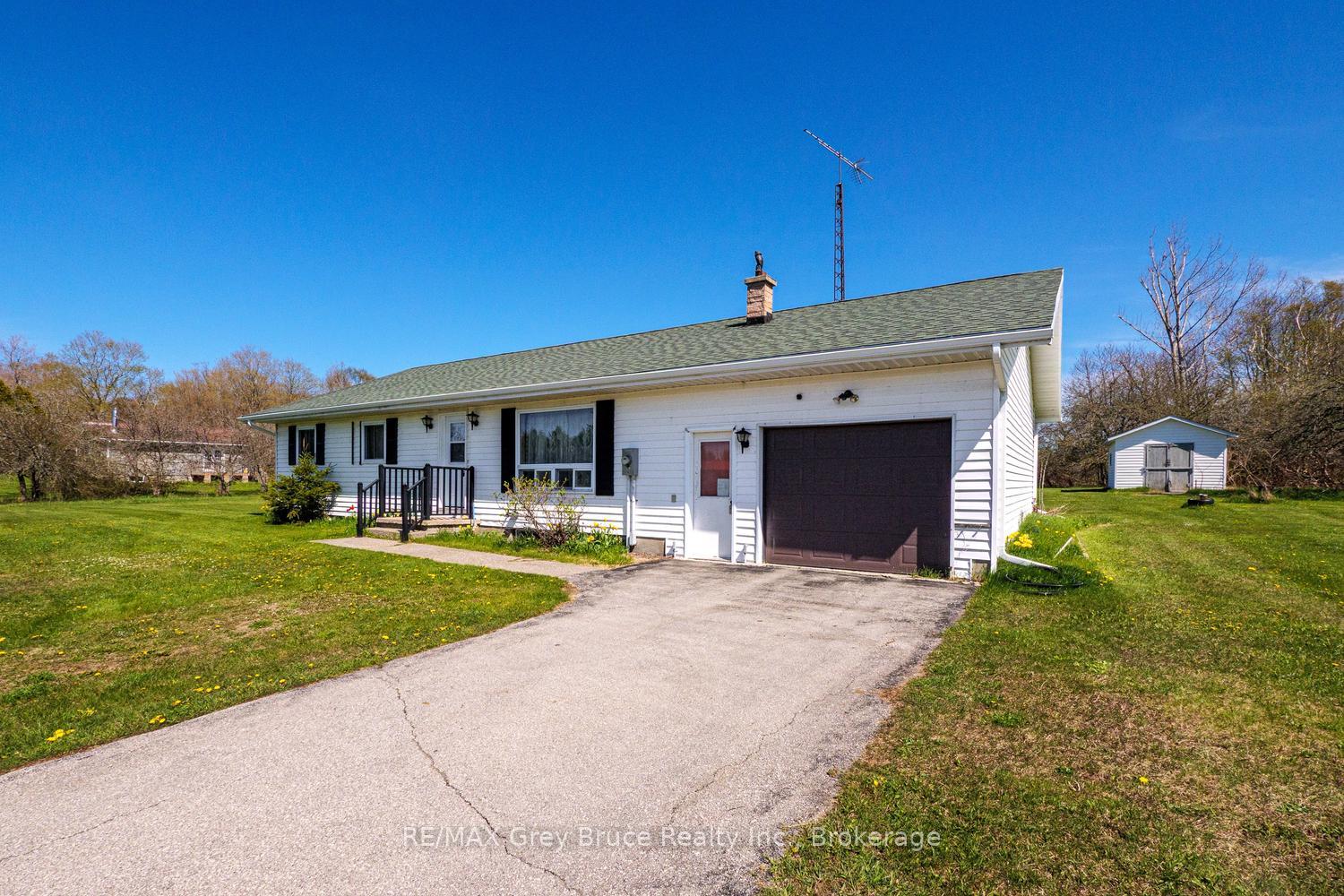 26-maple-golf-crescent-northern-bruce-peninsula-ontario-x12727600