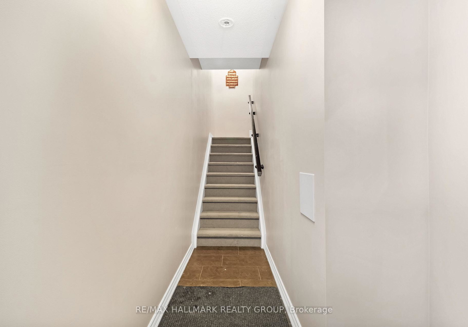 565-ozawa-private-ottawa-ontario-x12735840