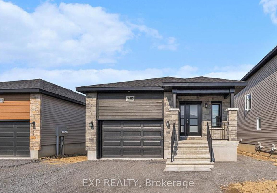 1218-montblanc-crescent-russell-ontario-x12736460