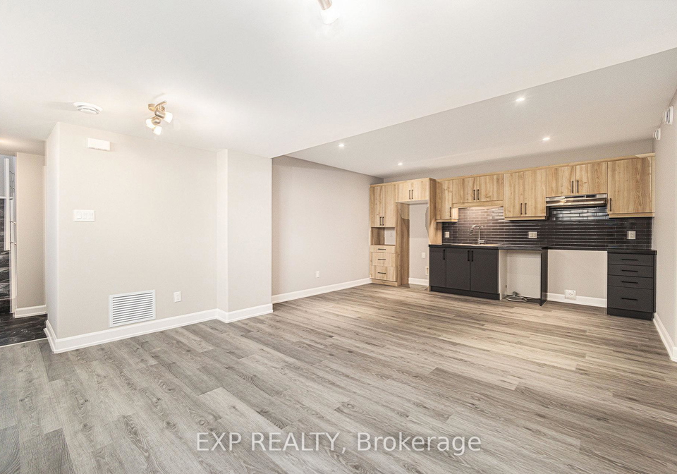1220-montblanc-crescent-russell-ontario-x12736484