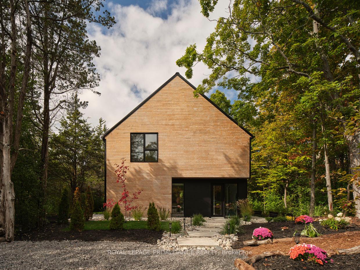 372-prinyers-cove-crescent-prince-edward-county-ontario-x12736504