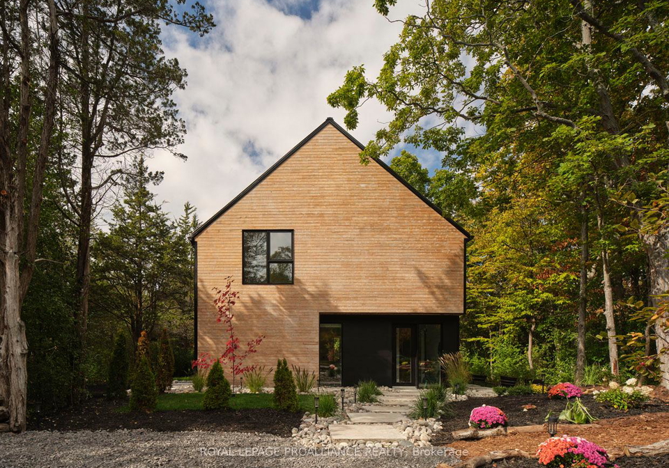 372-prinyers-cove-crescent-prince-edward-county-ontario-x12736504
