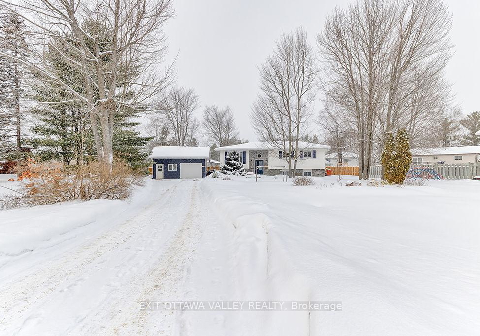 23-lisa-crescent-w-petawawa-ontario-x12738554