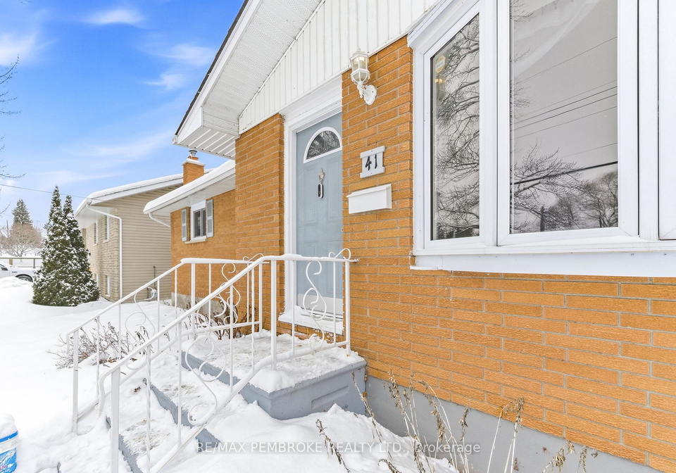 41-selkirk-street-petawawa-ontario-x12738882