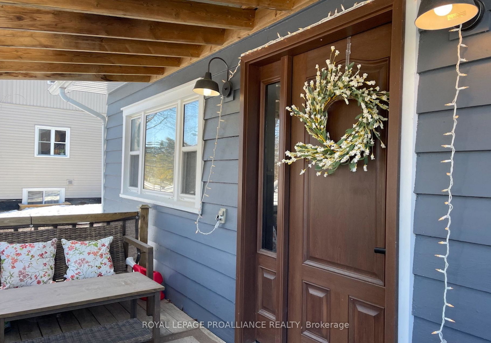 1455-county-road-3-prince-edward-county-ontario-x12740498