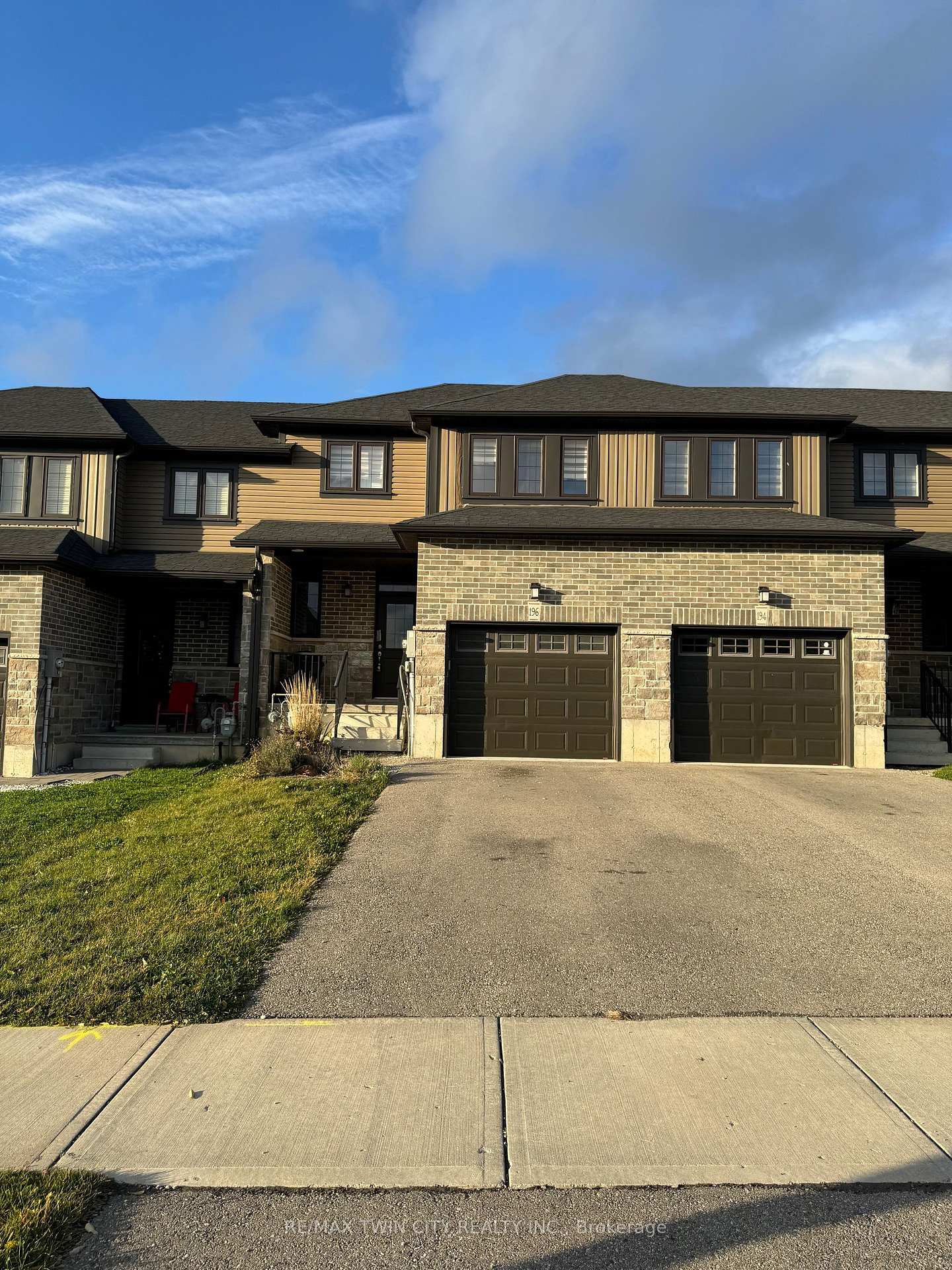 196-links-crescent-woodstock-ontario-x12740540