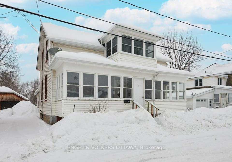 55-ogden-avenue-smiths-falls-ontario-x12742384