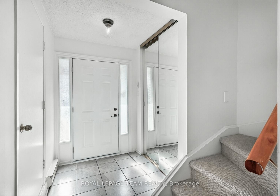 9-moorside-private-ottawa-ontario-x12743008