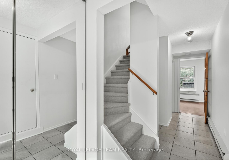 9-moorside-private-ottawa-ontario-x12743008