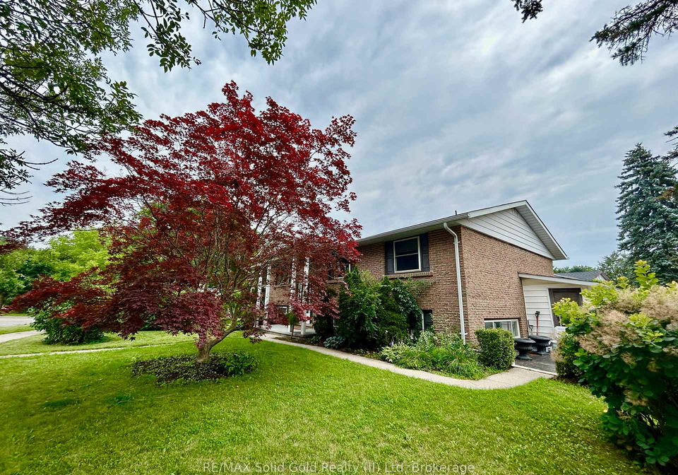 4-fernwood-place-kitchener-ontario-x12743552