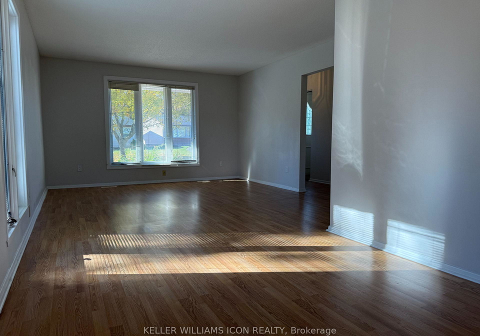 2098-fillmore-crescent-ottawa-ontario-x12744836