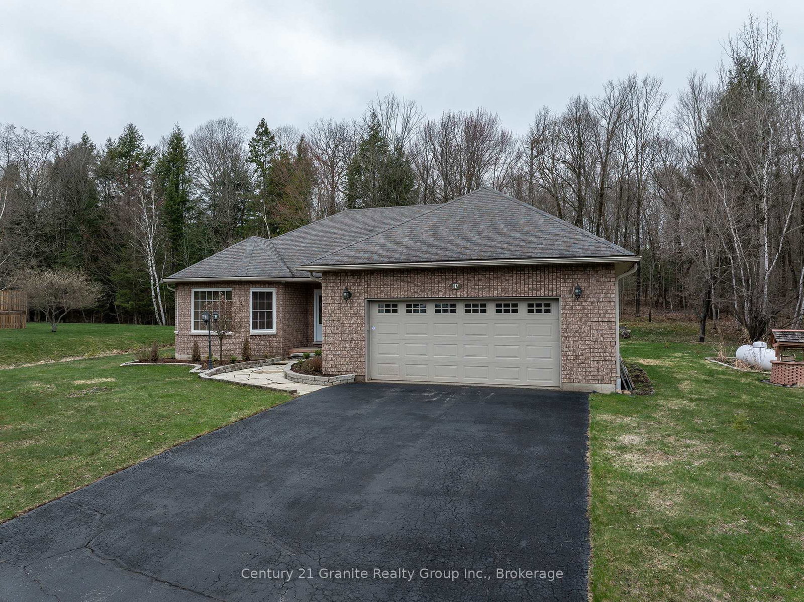 117-halbiem-crescent-dysart-et-al-ontario-x12746120