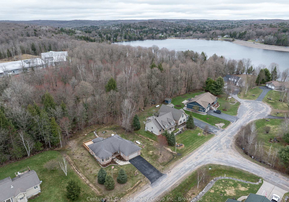 117-halbiem-crescent-dysart-et-al-ontario-x12746120