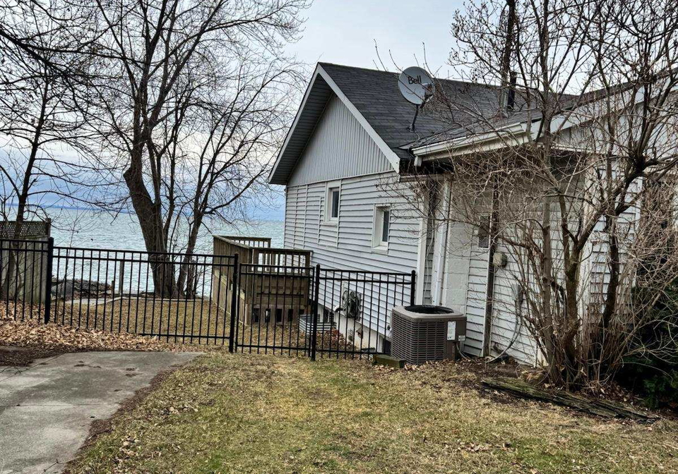 18-12-lakeshore-drive-hamilton-ontario-x12748338