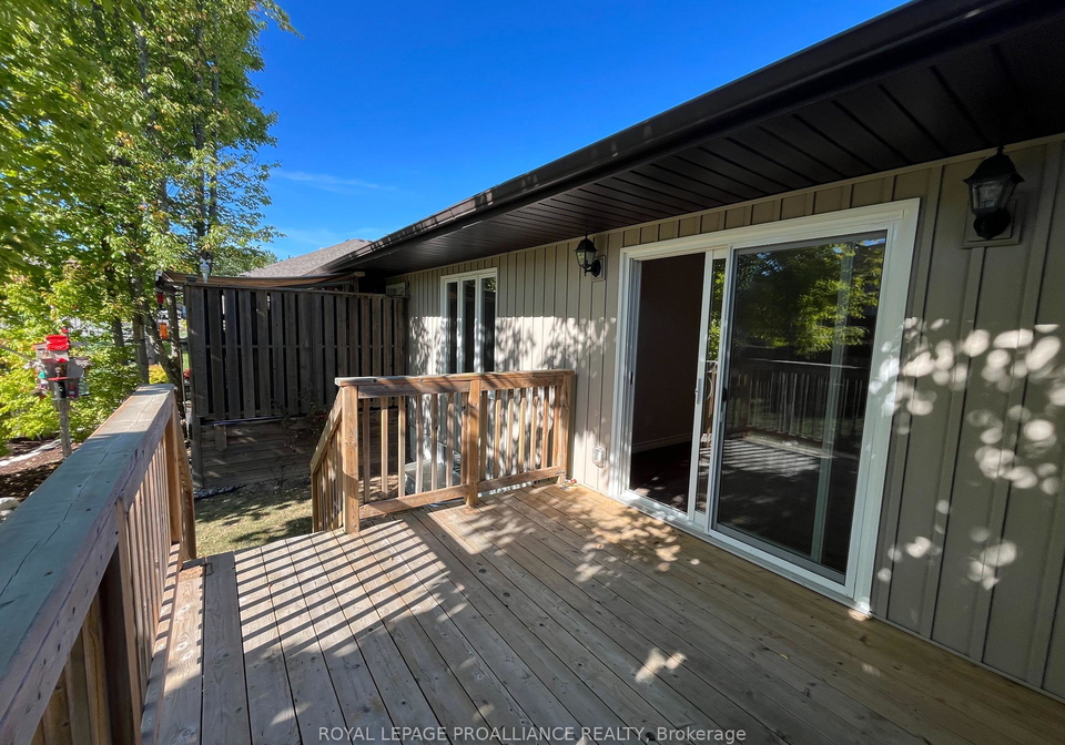 60-conger-drive-prince-edward-county-ontario-x12748862
