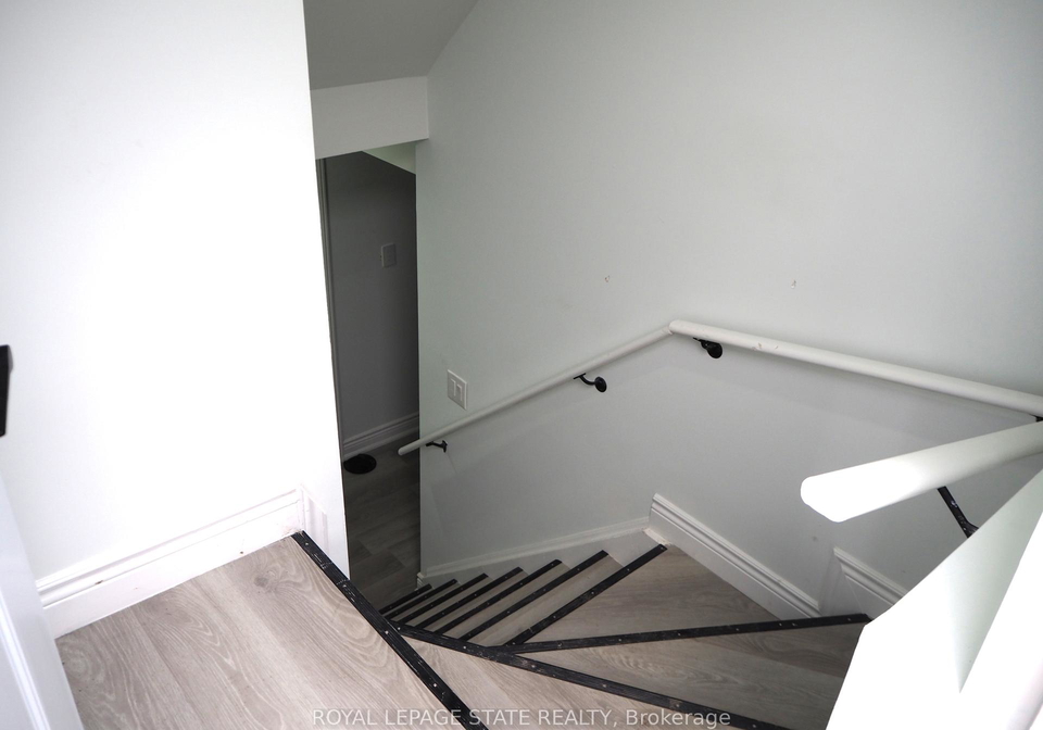 8-knowles-street-hamilton-ontario-x12749342