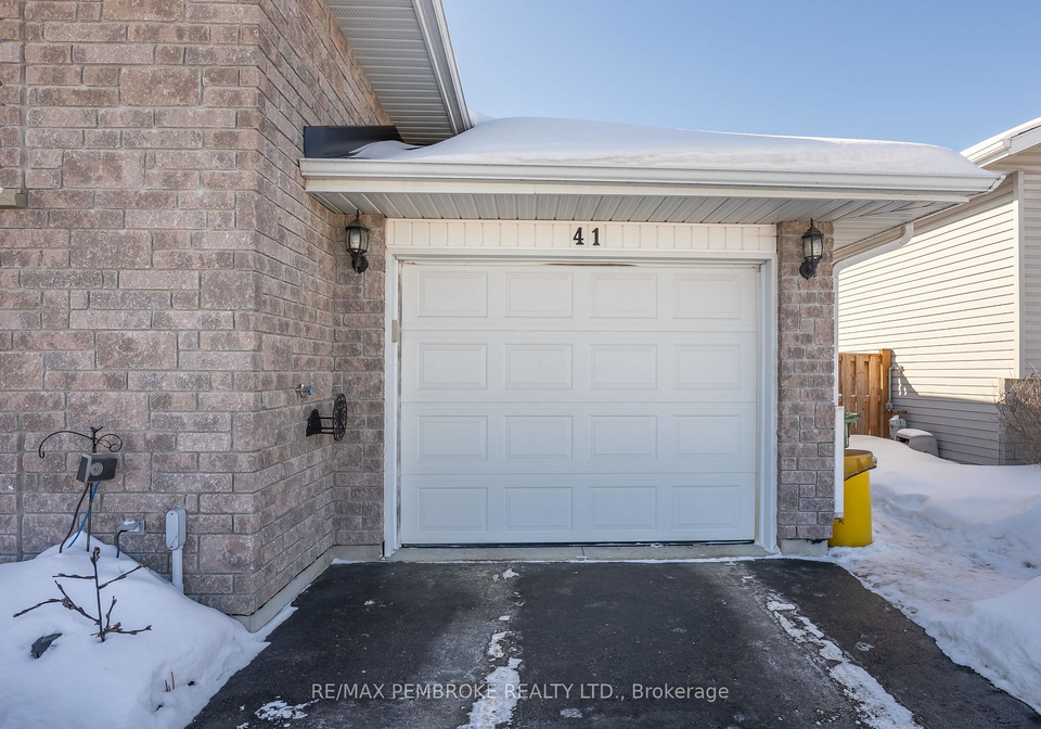 41-oak-avenue-petawawa-ontario-x12754144