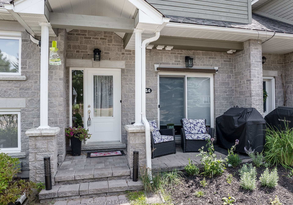 44-webb-circle-dysart-et-al-ontario-x12755442