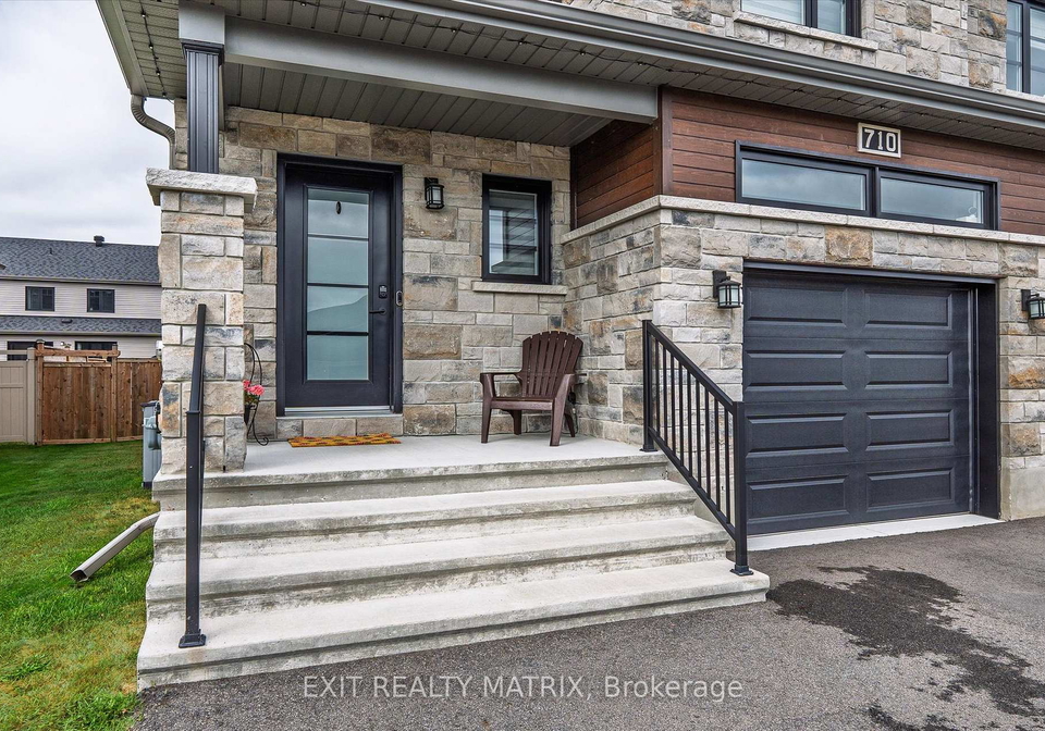 710-azure-street-russell-ontario-x12756370