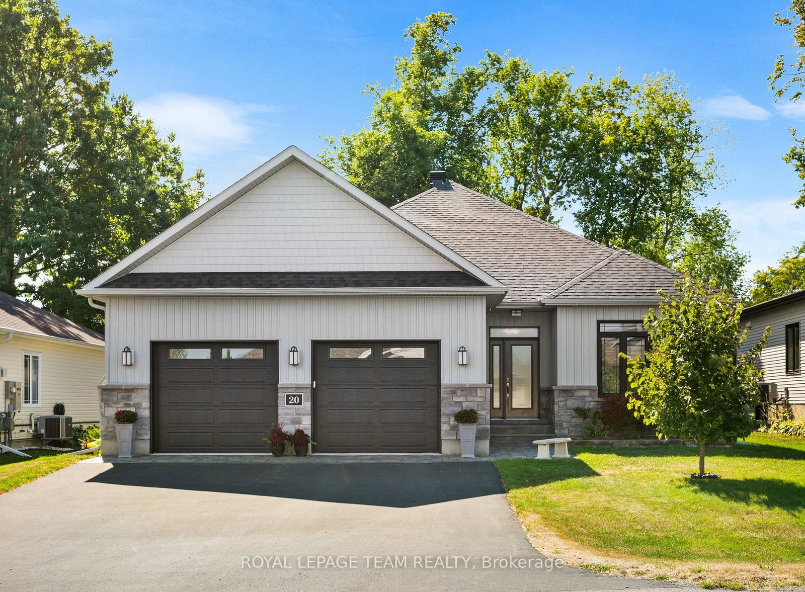 20-eleanor-drive-south-stormont-ontario-x12757594