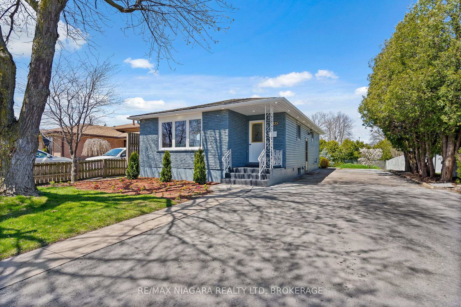 8235-paddock-trail-drive-niagara-falls-ontario-x12758220
