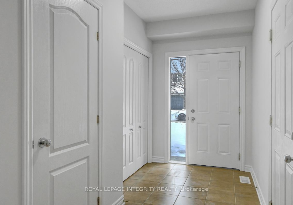 376-horseshoe-crescent-ottawa-ontario-x12758610